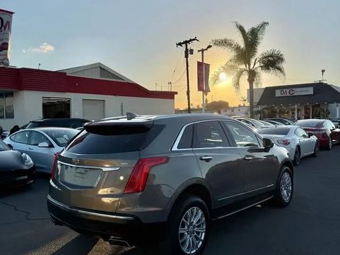 Used 2019 Cadillac XT5 FWD image 2