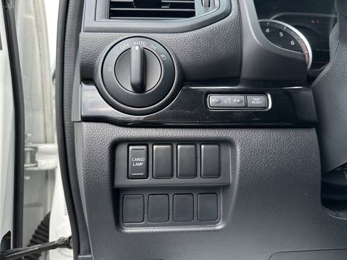 Used 2023 Nissan Titan SV image 31