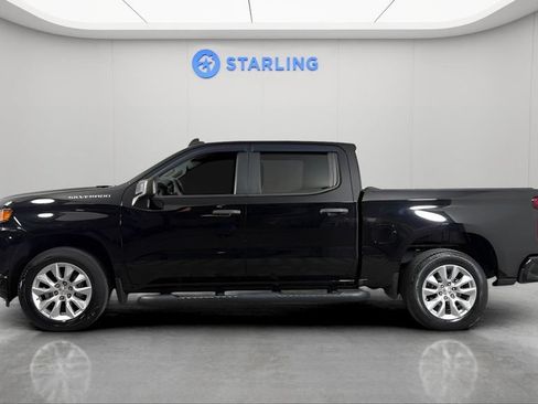Used 2020 Chevrolet Silverado 1500 Custom w/ Custom Value Package RWD image 3