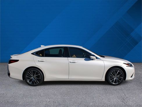 Used 2024 Lexus ES 300h w/ Premium Package image 10