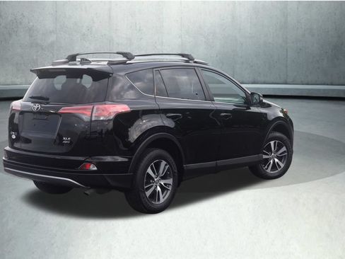 Used 2018 Toyota RAV4 XLE AWD/4WD image 11