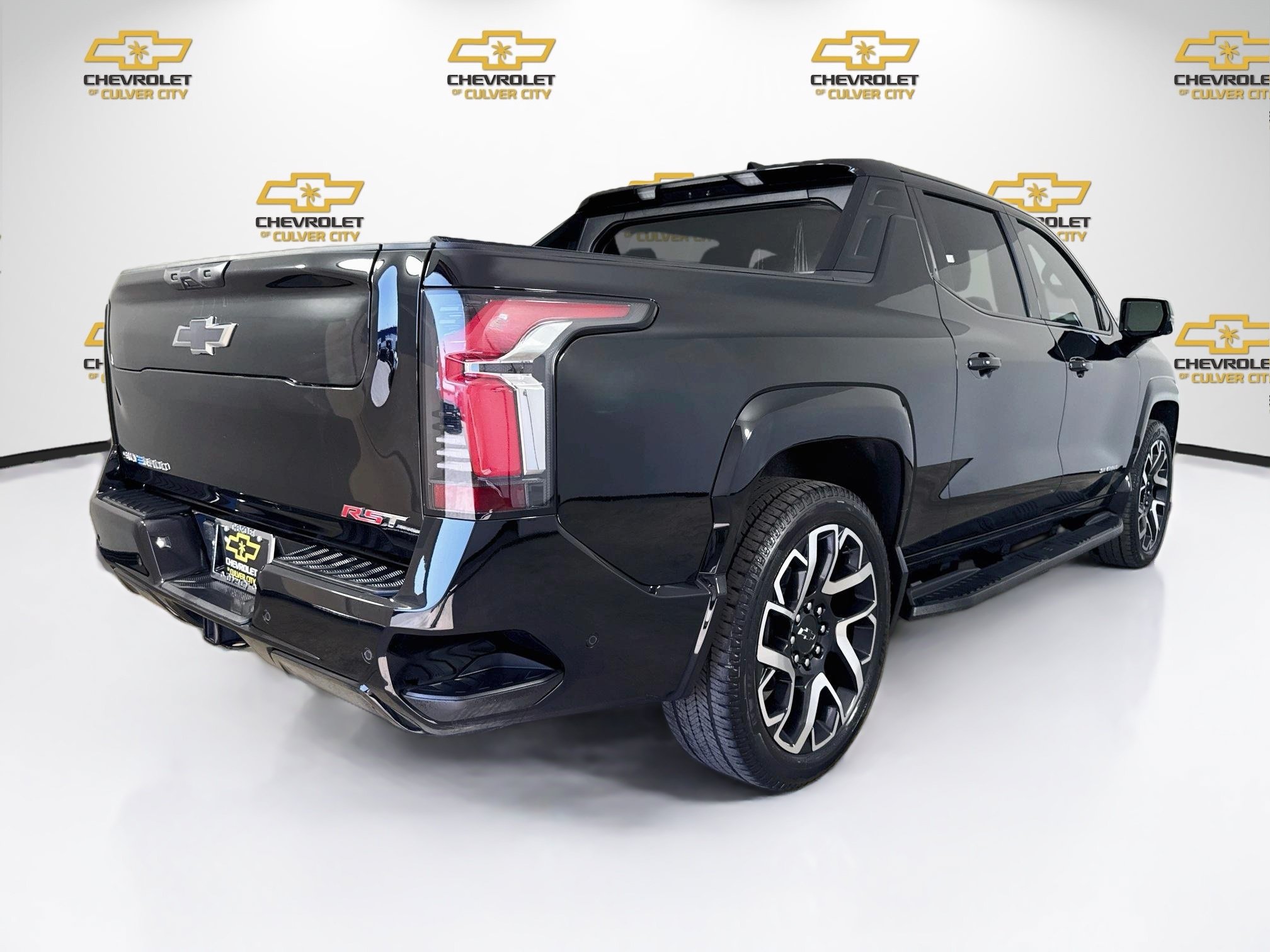 Used 2024 Chevrolet Silverado EV RST AWD/4WD image 8