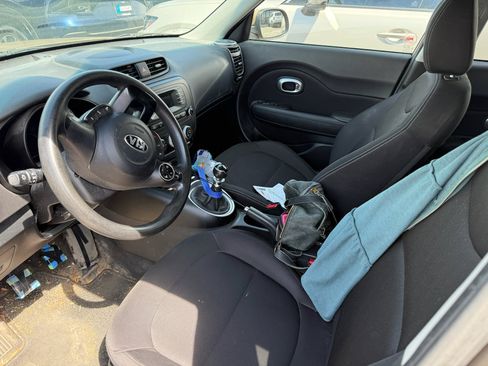 Used 2015 Kia Soul FWD image 9