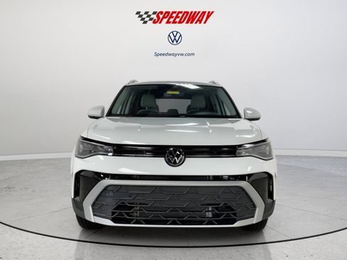 New 2025 Volkswagen Taos SE image 2
