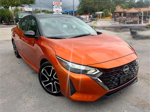 Used 2025 Nissan Sentra SR FWD image 2