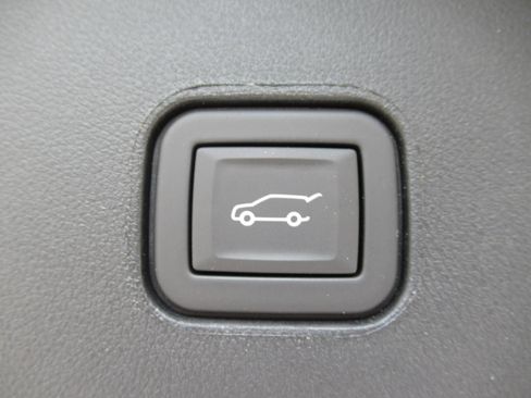Certified 2025 Cadillac Lyriq Luxury AWD/4WD image 40