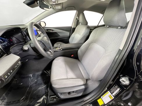 Used 2025 Toyota Camry LE w/ Convenience Package image 20