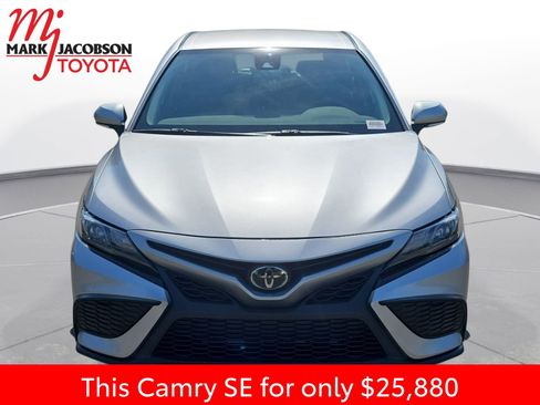 Used 2024 Toyota Camry SE image 3