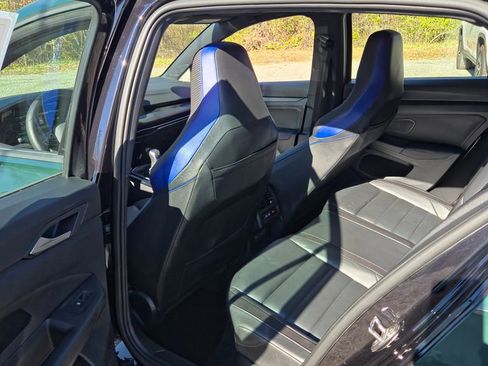 Used 2024 Volkswagen Golf R image 17