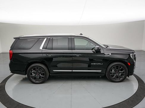 Used 2024 GMC Yukon Denali w/ Denali Reserve Package AWD/4WD image 3