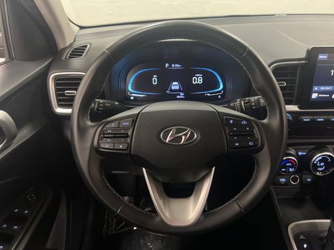 Used 2024 Hyundai Venue SEL FWD image 16