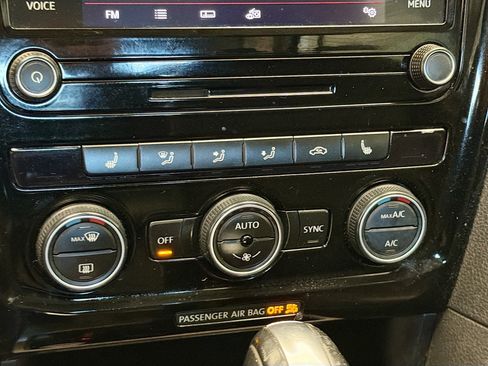 Used 2022 Volkswagen Passat 2.0T SE image 10