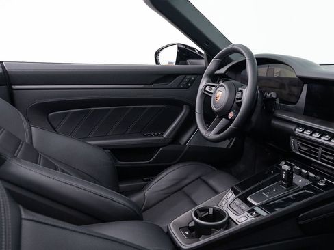 Used 2025 Porsche 911 Carrera RWD image 30