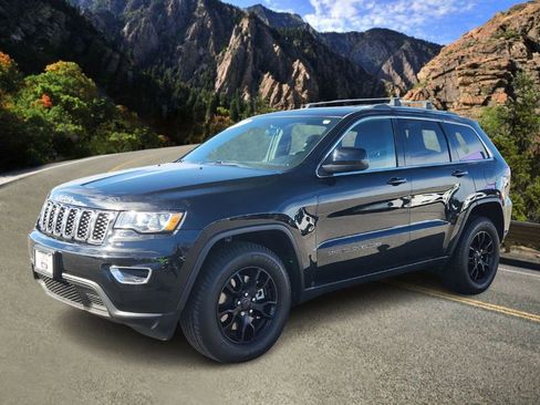 Used 2021 Jeep Grand Cherokee Laredo image 5