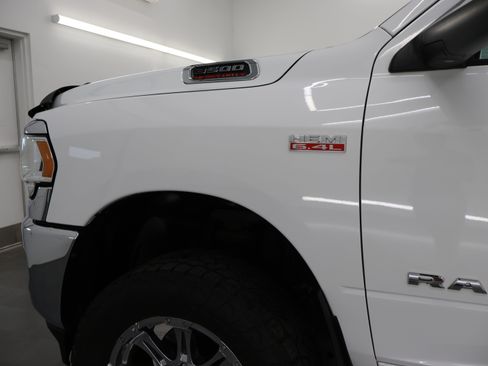 Used 2019 RAM 3500 Tradesman w/ Chrome Appearance Group AWD/4WD image 32