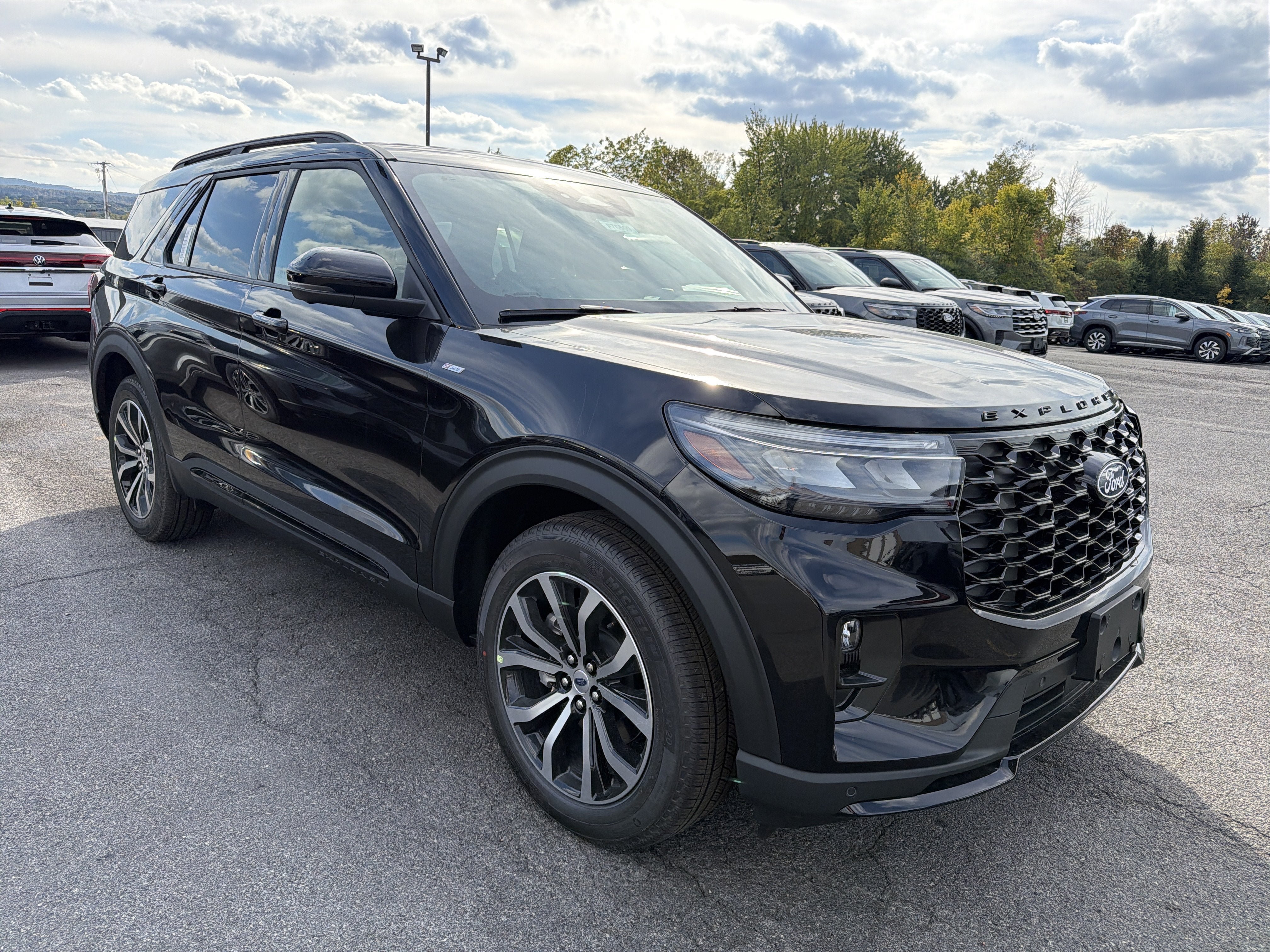 New 2027 Ford Explorer ST-Line AWD/4WD image 2