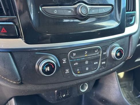 Used 2021 Chevrolet Traverse LS image 30