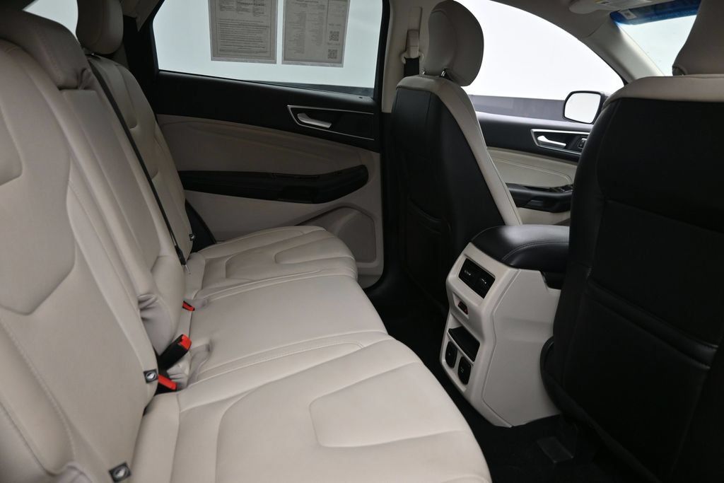Used 2019 Ford Edge Titanium w/ Equipment Group 301A AWD/4WD image 10