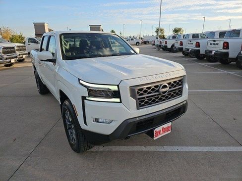 Used 2024 Nissan Frontier SL w/ Technology Package image 8