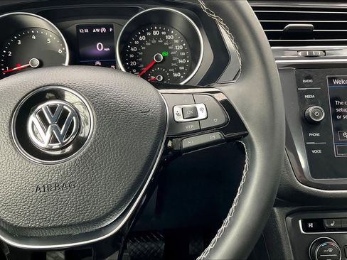 Used 2021 Volkswagen Tiguan SE image 23