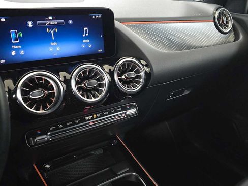 Used 2025 Mercedes-Benz GLA 250 image 33
