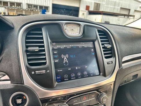 Used 2018 Chrysler 300 Touring L image 13