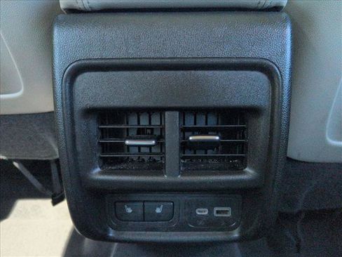 Used 2019 Cadillac XT4 Luxury w/ Cold Weather Package AWD/4WD image 17