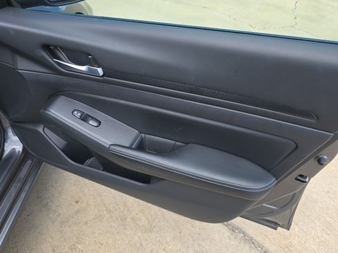 Used 2025 Nissan Altima 2.5 SV FWD image 15