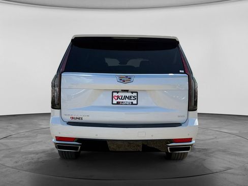 Used 2024 Cadillac Escalade ESV Premium Luxury AWD/4WD image 9