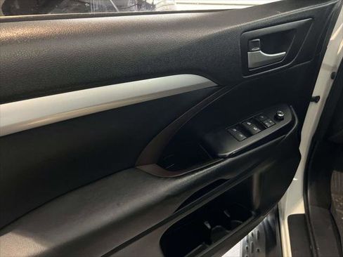 Used 2017 Toyota Highlander XLE w/ Protection Package #3 image 13