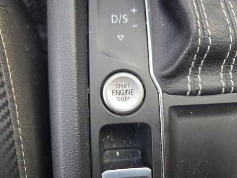 Used 2021 Volkswagen Atlas Cross Sport SE w/ Panoramic Sunroof Package image 22