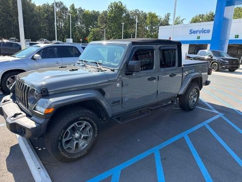 Used 2021 Jeep Gladiator Sport AWD/4WD image 2
