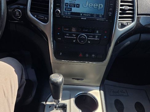 Used 2011 Jeep Grand Cherokee Laredo image 23