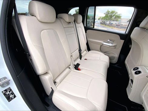 Used 2024 Mercedes-Benz GLB 250 image 19