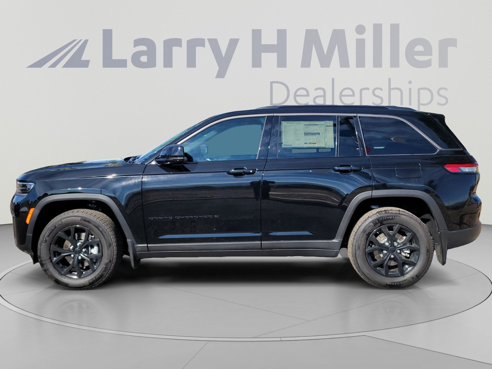 New 2026 Jeep Grand Cherokee Altitude AWD/4WD image 2