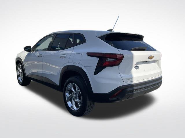 Used 2024 Chevrolet Trax LS w/ LS Convenience Package FWD image 25