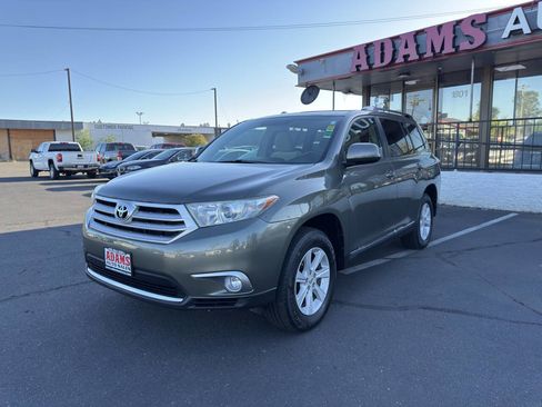 Used 2012 Toyota Highlander 4WD w/ Tech Pkg image 4