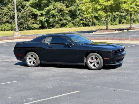 Used 2018 Dodge Challenger SXT image 10