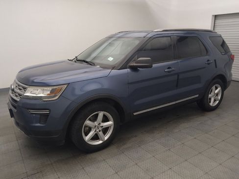 Used 2018 Ford Explorer XLT FWD image 2