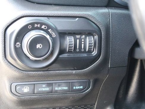 Used 2021 Jeep Wrangler Unlimited Sahara w/ Cold Weather Group AWD/4WD image 14