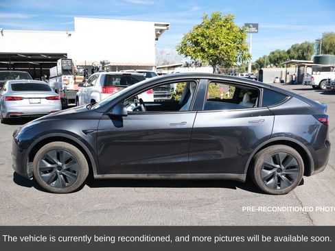 Used 2024 Tesla Model Y Long Range image 2