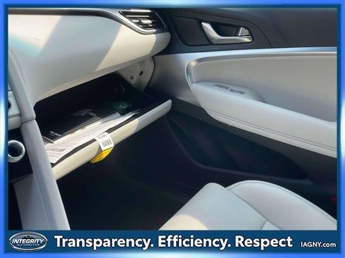 Used 2025 Genesis G70 2.5T image 33