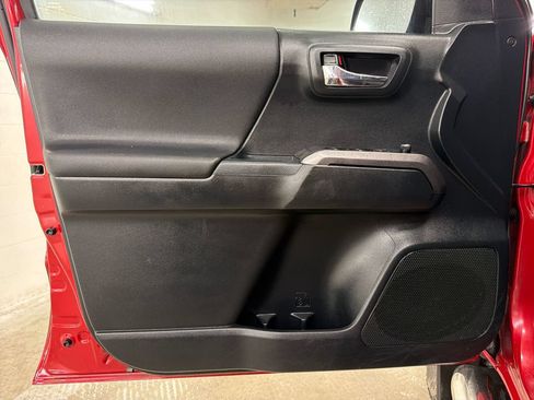 Used 2016 Toyota Tacoma TRD Off-Road w/ Towing Package RWD image 15