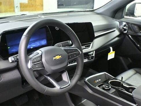 New 2026 Chevrolet Equinox LT w/ Convenience Package II image 16