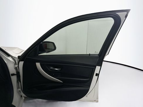 Used 2013 BMW 320i Sedan image 30