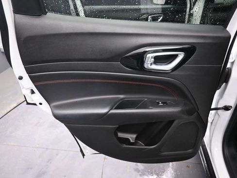 Used 2025 Jeep Compass Trailhawk AWD/4WD image 14