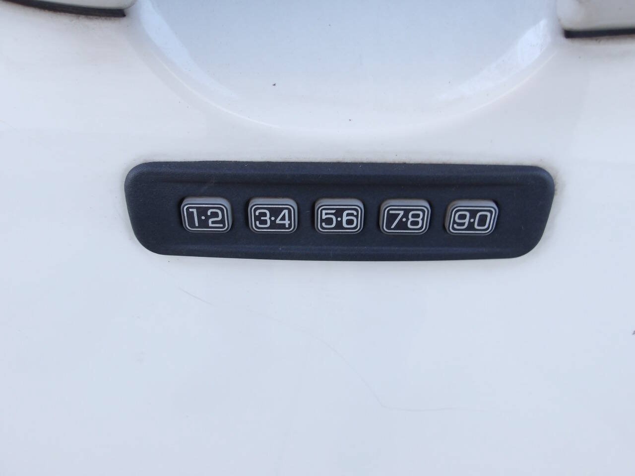 Used 2010 Mercury Mariner 2WD image 17