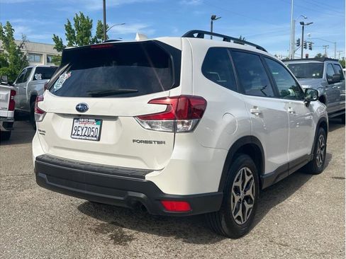 Used 2022 Subaru Forester Premium AWD/4WD image 8