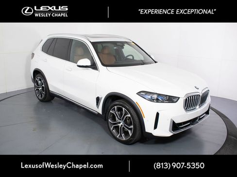 Used 2026 BMW X5 xDrive40i w/ Premium Package AWD/4WD image 2