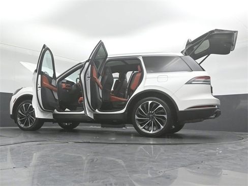 Certified 2025 Lincoln Aviator Reserve w/ Equipment Group 201A image 59